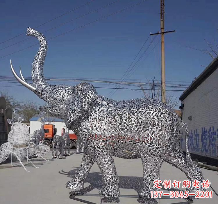 酒泉不锈钢大象雕塑象征力量与美丽