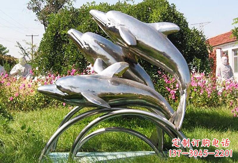 酒泉不锈钢公园动物跳跃的海豚雕塑