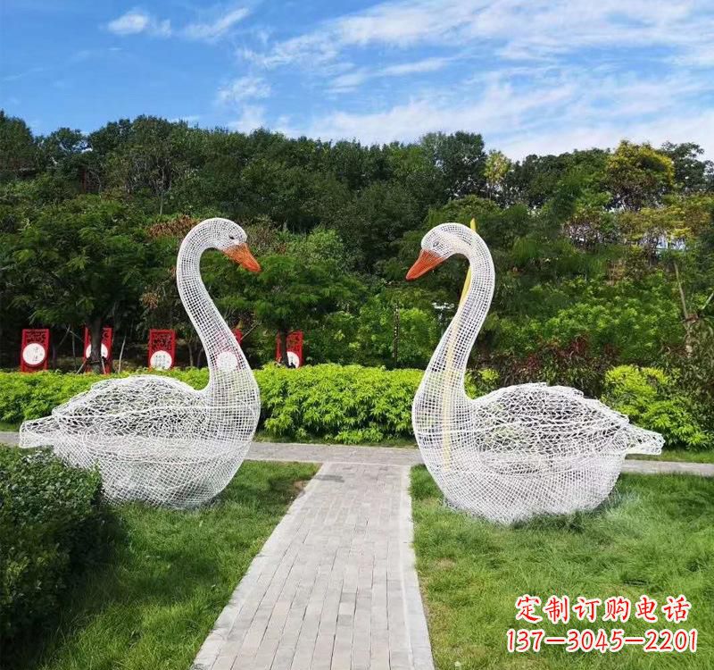 酒泉不锈钢天鹅雕塑——象征着爱与和平