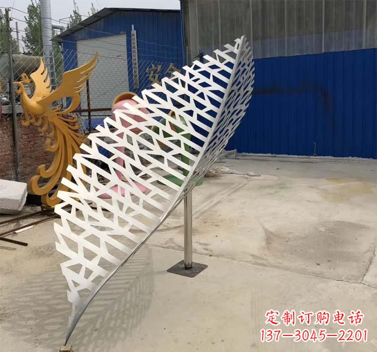 酒泉不锈钢园林树叶雕塑