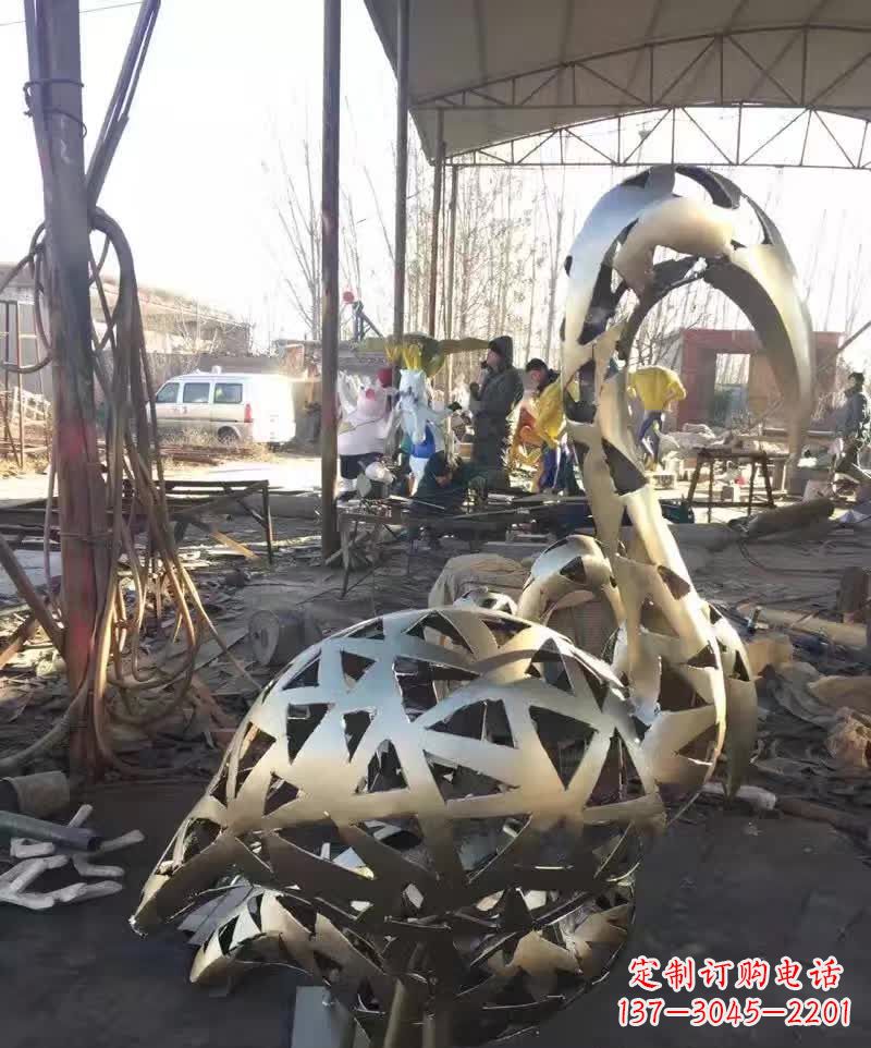 酒泉不锈钢天鹅雕塑象征着幸福的美好