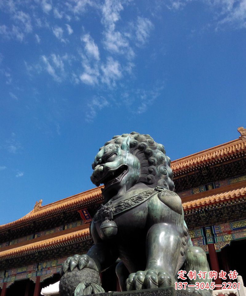 酒泉踩球的铜狮子寺庙门口动物雕塑