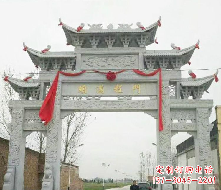 酒泉牌坊雕塑纪念历史，传承文化