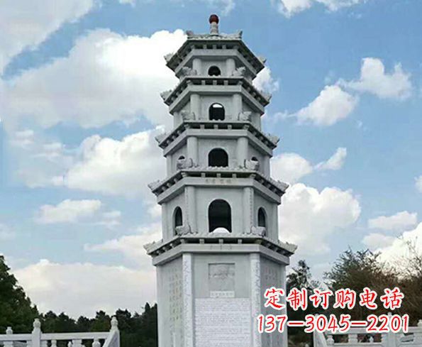 酒泉神秘的宝塔雕塑