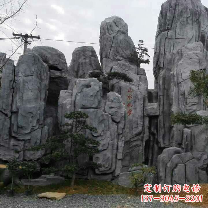 酒泉GRC塑石假山雕塑--营造一片芳草如茵的大自然风景