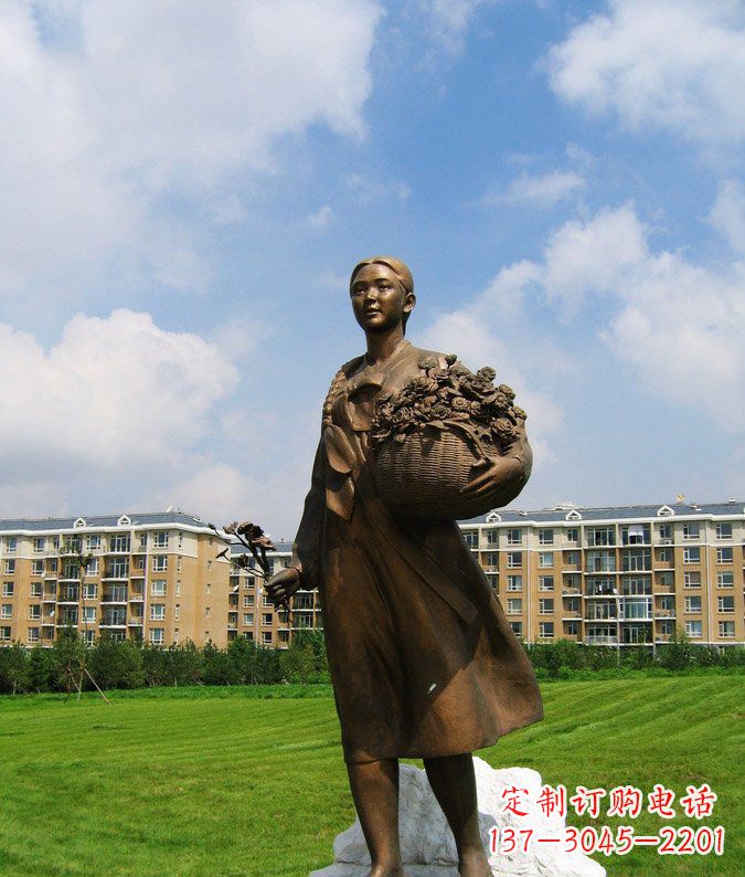 酒泉公园抱着花篮的少数民族女孩人物铜雕