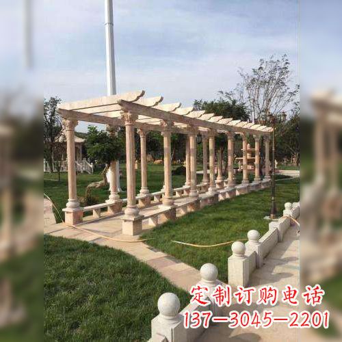 酒泉增添公园美景的长廊石雕