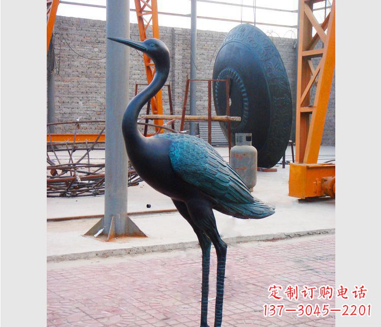 酒泉青铜仙鹤雕塑：展现古典和谐之美