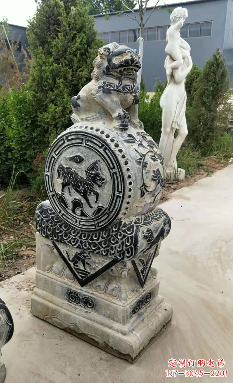 酒泉狮子抱鼓石雕塑,象征力量与美感