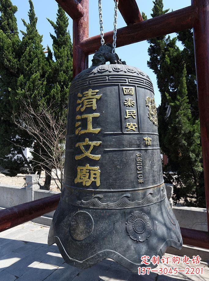 酒泉寺庙铜钟雕塑 (5)