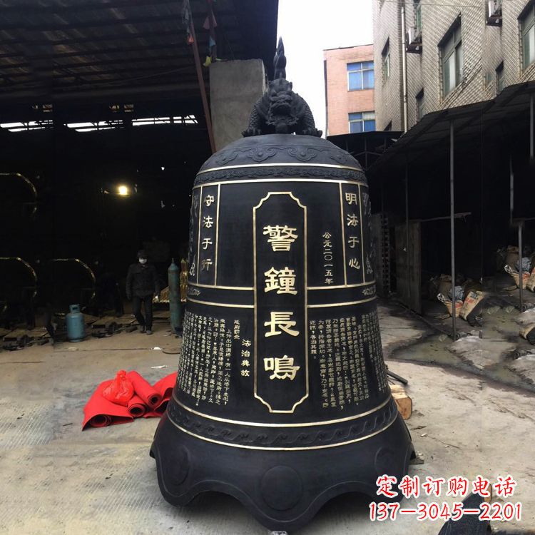 酒泉寺庙铜钟雕塑