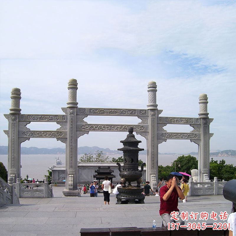 酒泉寺院冲天式石雕牌坊