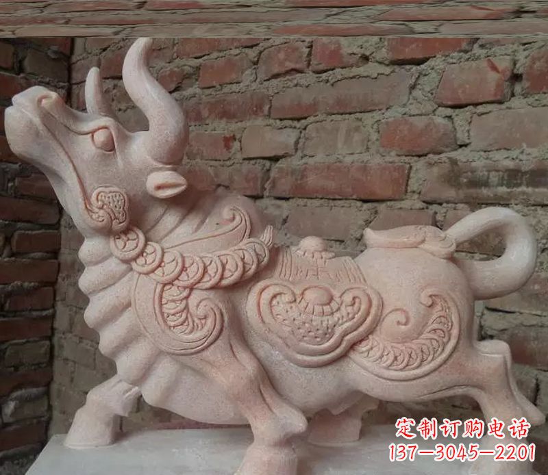 酒泉晚霞红小牛雕塑