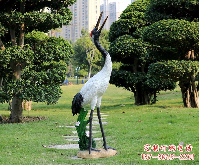酒泉站立仙鹤雕塑